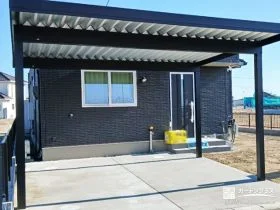積雪にも対応する折板カーポート[施工後]