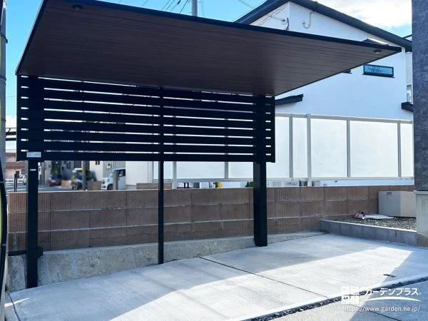 フラットに整えた駐輪スペースとサイクルポート