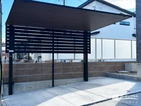 フラットに整えた駐輪スペースとサイクルポート[施工後]