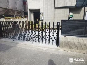 伸縮門扉で安心感のあるクローズ外構に[施工後]