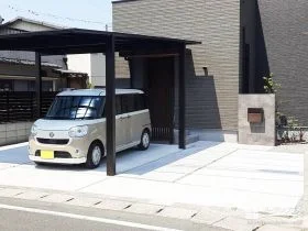 2面道路沿いの家でも安心して住まえる新築外構