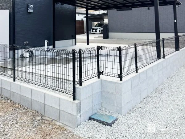 高低差にも対応した安心の境界設計