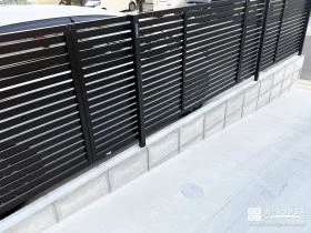 左右のフェンスで整える安心感[施工後]