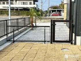 動線をつなぐ門扉とフェンス配置[施工後]