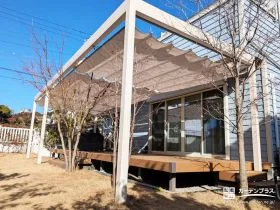 日差しをコントロールするシェード付きのルーフ設置工事