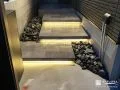 浮き階段とロックガーデンで魅せるアプローチ