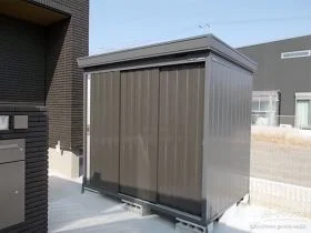 シックなブラウンカラの物置[施工後]