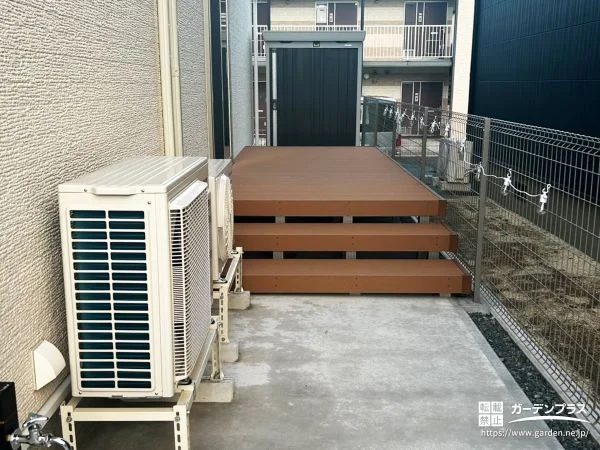 フラットに使える主庭とウッドデッキ