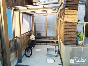 駐車スペース奥にまとめた駐輪動線[施工後]