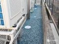 犬走りを清潔に保つ防草シートと砂利