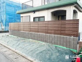 道路沿いのお住まいを快適に。目隠しフェンスの設置リフォーム工事