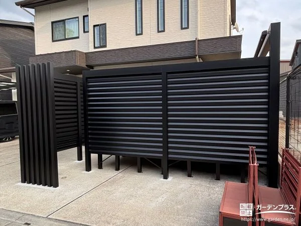 目隠しフェンスとデッキで囲ったゆったり寛げるお庭づくり工事