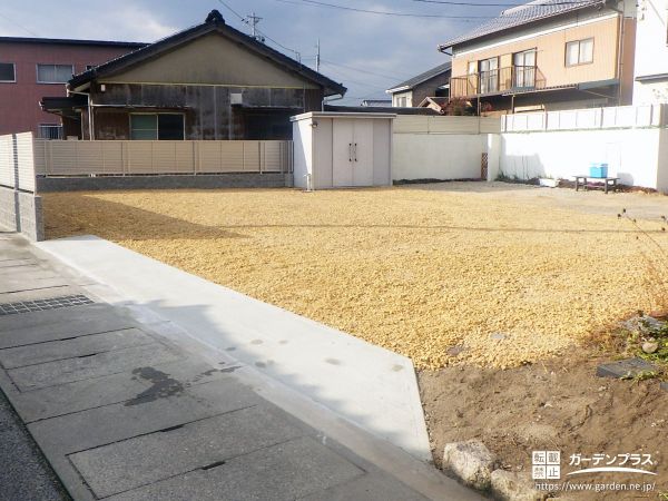 信楽砂利を敷設しナチュラルに雑草対策したお庭リフォーム工事