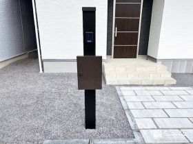 生活動線の邪魔をしないスリムな機能門柱[施工後]