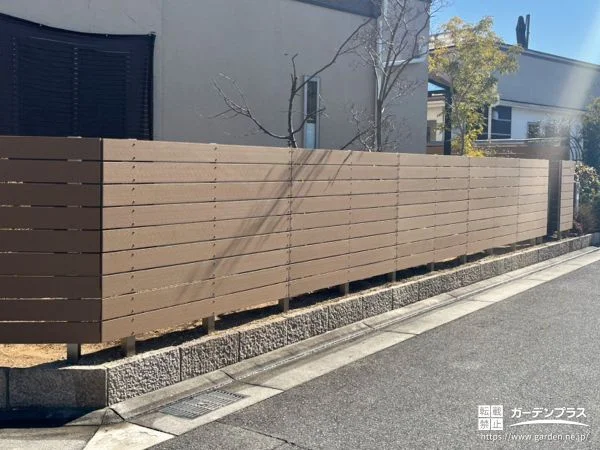 目隠しフェンスとテラス屋根で整えた快適なリフォーム工事