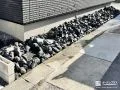 割栗石でアクセントを加えた犬走り