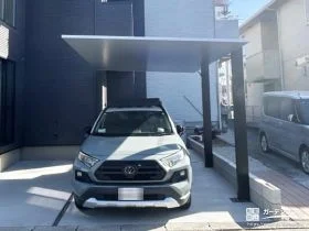 スタイリッシュなカーポートがモダンな外構にマッチする工事