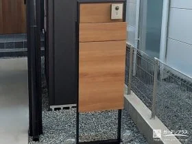 モダンなデザインの機能門柱[施工後]