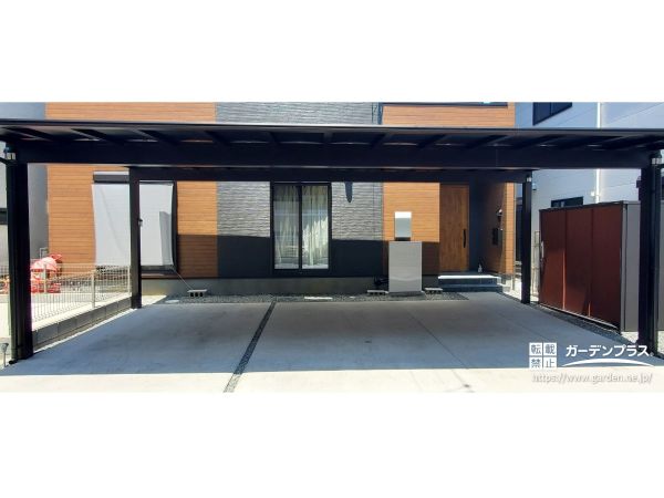 3台用のカーポート設置で重厚感がありゆとりも感じる外構工事