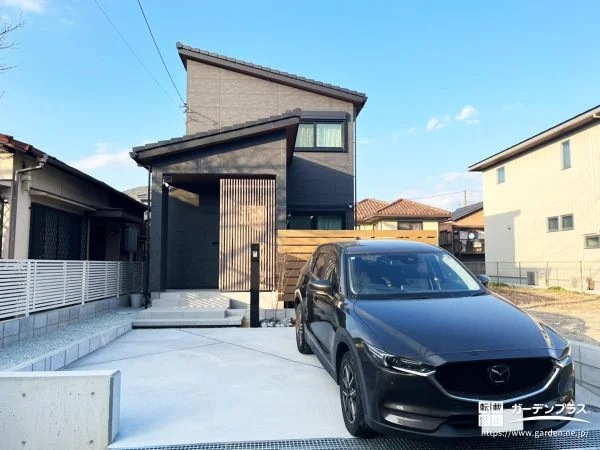 家族で安心して使えるお庭つきのセミクローズ外構