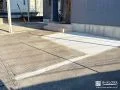 駐車スペースに隣接する玄関前に土間コンクリートを打設した工事