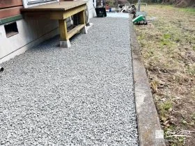 犬走りは雑草対策で管理しやすく[施工後]