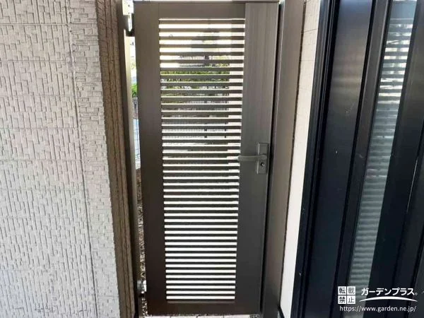 お住まいの防犯性を向上させるシンプルな門扉を設置した工事