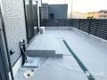 タイルデッキと庭の実用的なつながり
