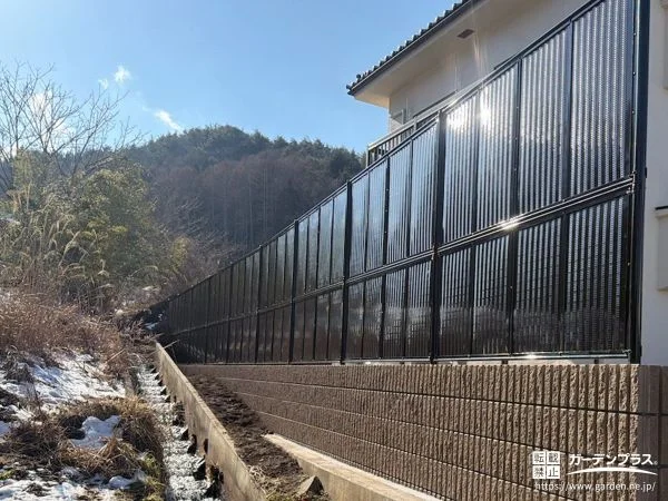 No.28736 しっかりと安定感ある基礎に目隠しフェンスを取り付けた工事