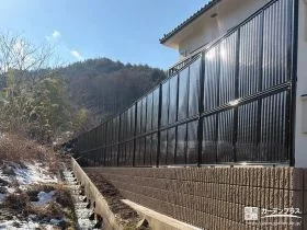しっかりと安定感ある基礎に目隠しフェンスを取り付けた工事
