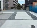 土間コンクリートでしっかり雑草対策をした駐車スペース