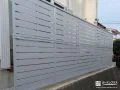 程よく視線をカットする目隠しフェンス