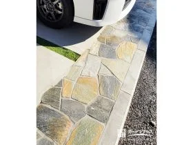 乱形石で印象を引き上げるファサード[施工後]