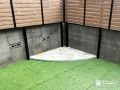半円の乱形石でやわらかさをプラス