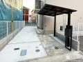 石張りアプローチとサイクルポートで使いやすく整えた外構工事