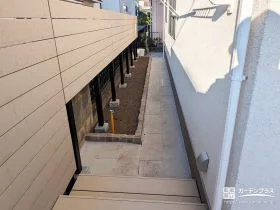 園路と植栽で広がる庭の奥行き