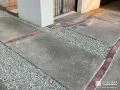 ピンコロ石でアクセントをプラスした玄関周り