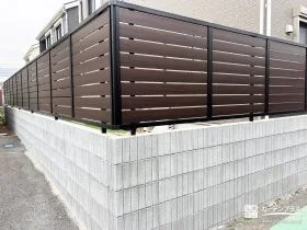 フェンスで囲って整えるセミクローズ外構[施工後]