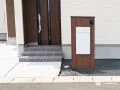 玄関とリンクしたおしゃれな門柱デザイン