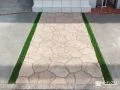 緑をプラスする人工芝敷きのスリット