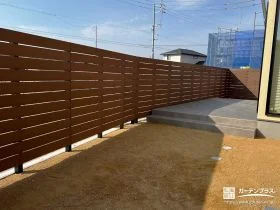 視線を遮って広がる“くつろぎの庭時間”[施工後]