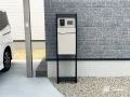 落ち着いた配色の機能門柱