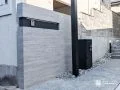 杉板調タイルが映える門柱デザイン