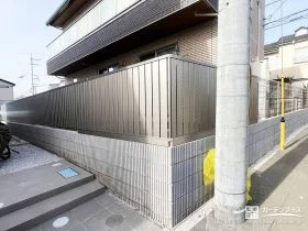 目隠しフェンスで落ち着いた庭空間へ[施工後]