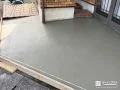 土のままで雑草の生えやすかった地面をコンクリートで整えた工事