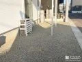 お庭から犬走りにかけて広く砂利を敷設し雑草の発生を防いだ工事