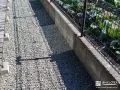 砂利を敷設し雑草対策した犬走り