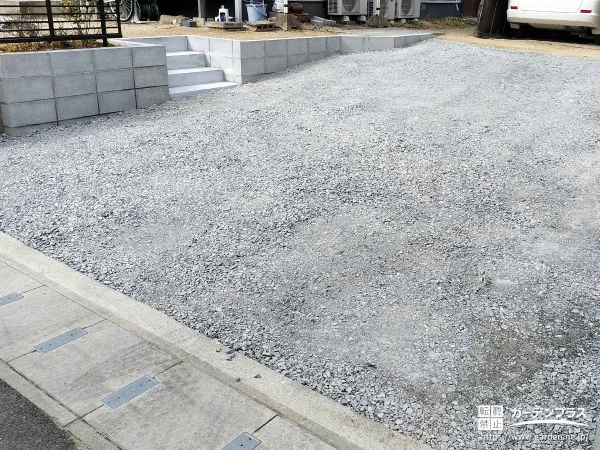 高低差のある敷地を整え出入りしやすくした駐車スペース整備工事