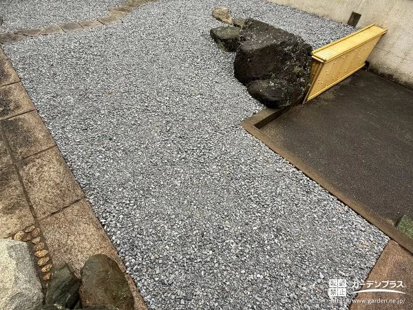 雑草を抑えすっきりとした景観に整えた砂利敷設リフォーム工事
