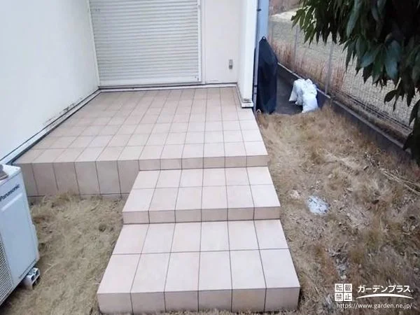 No.28821 お庭との段差をゆるやかにつなぐタイルデッキを設置した工事[施工後]